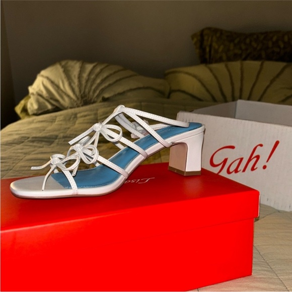 🐳 {PRICE FIRM} Lisa Says Gah! Carrie Bow Sandal ~ Cloud/Sky - Picture 5 of 10